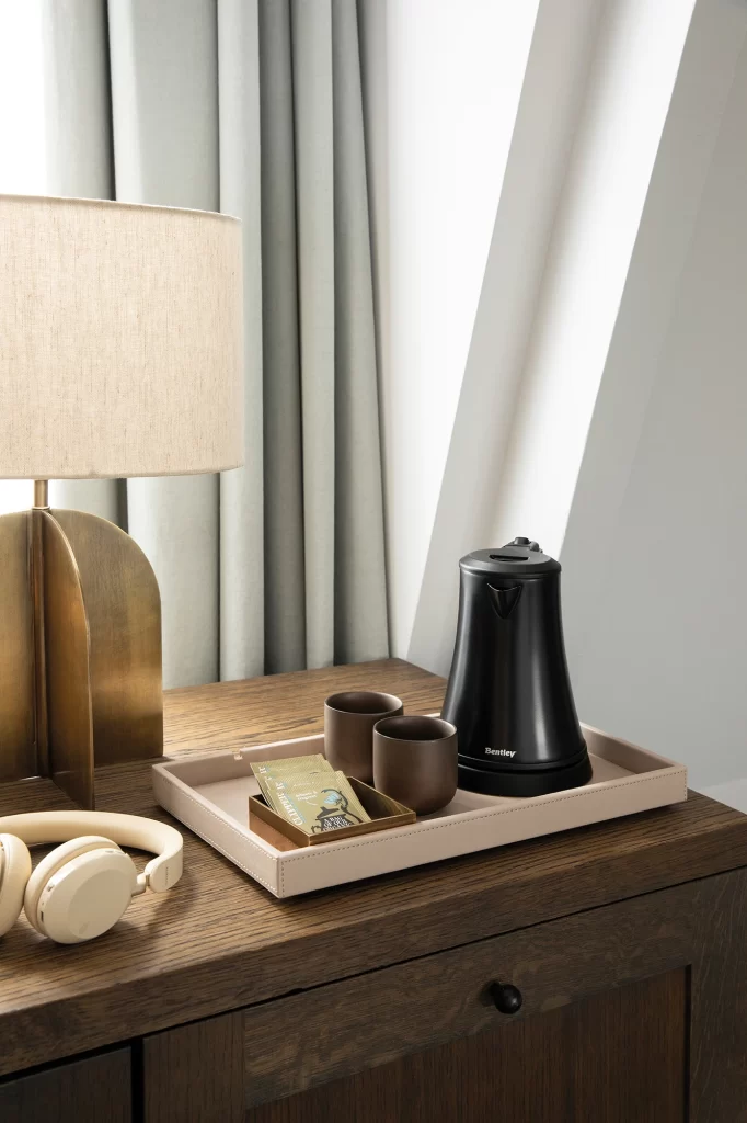 Decoração em Eco-pele Bentley Europe Area Quarto 3 - Coral Etna 1